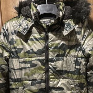 Hudson kids camo winter coat withh faux fur trim